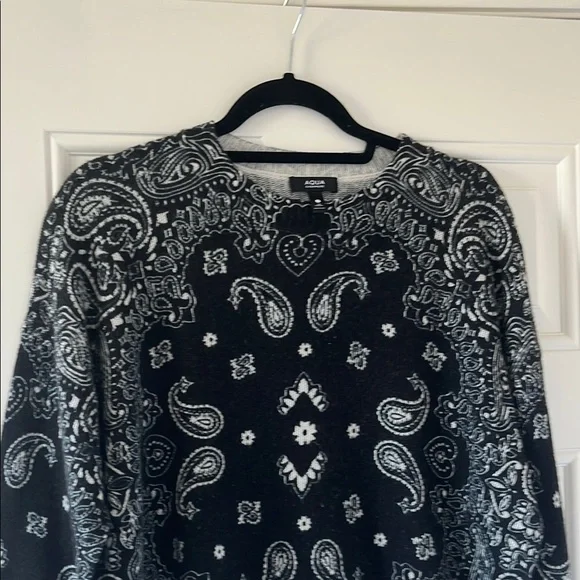 Aqua Cashmere Crew Neck Sweater ❤️‍🩹 Mended - Picture 4 of 8